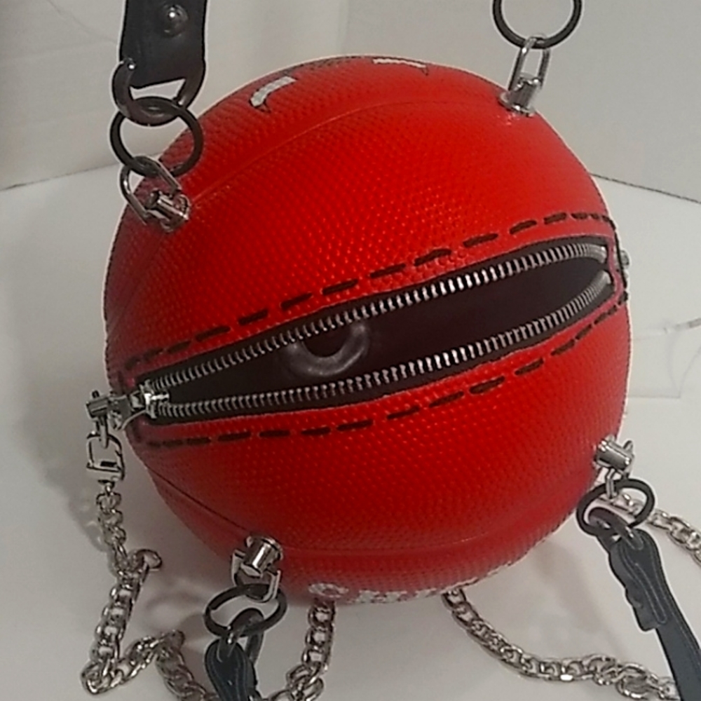 NWT LIMITED EDITION HANDMADE CHICAGO BULLS SMALL BASKETBALL PURSE π - Picture 14 of 17